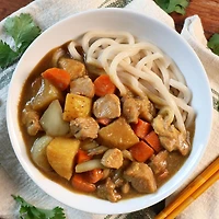 Curry de porc à la japonaise avec des nouilles udon Lou’s Kitchen