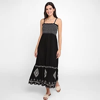 Devoted, Robe longue brodée, tailles TP à TG