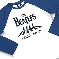 The Beatles T-shirt raglan pour garçon. Ce t-shirt raglan à manches longues pour garçon a un col ras du cou et peut être porté avec son jean préféré et