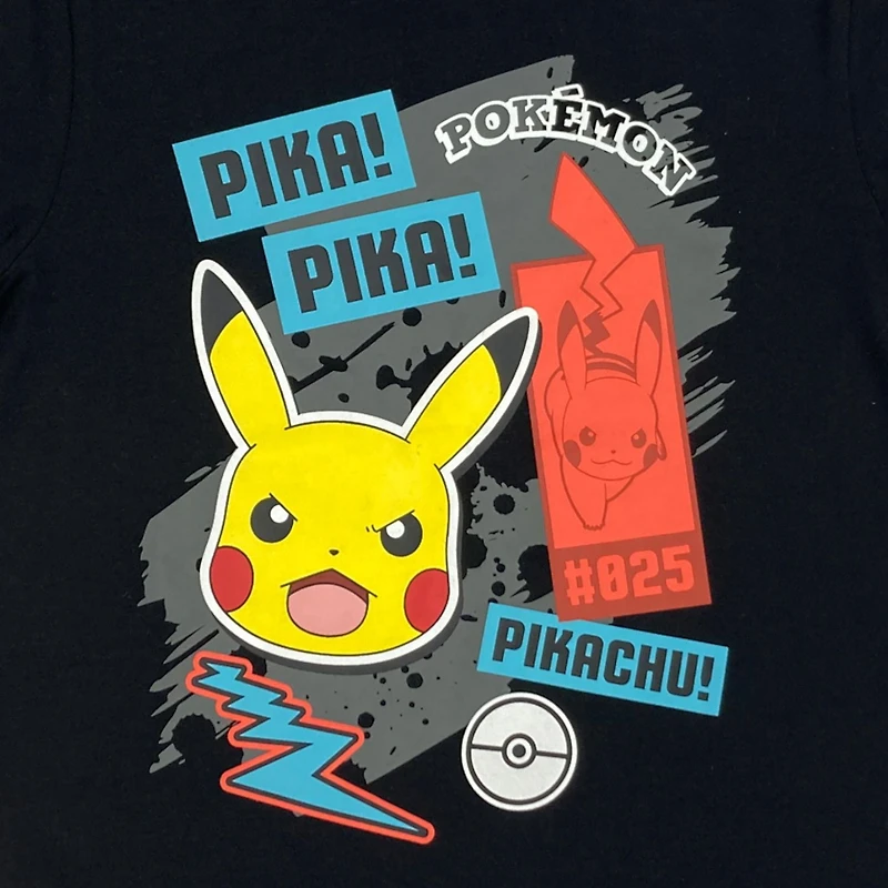 Pokemon T-shirt de base pour garçon. Ce t-shirt à col rond pour garçons a des manches courtes et un imprimé tendance et
