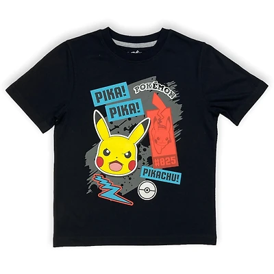 Pokemon T-shirt de base pour garçon. Ce t-shirt à col rond pour garçons a des manches courtes et un imprimé tendance et