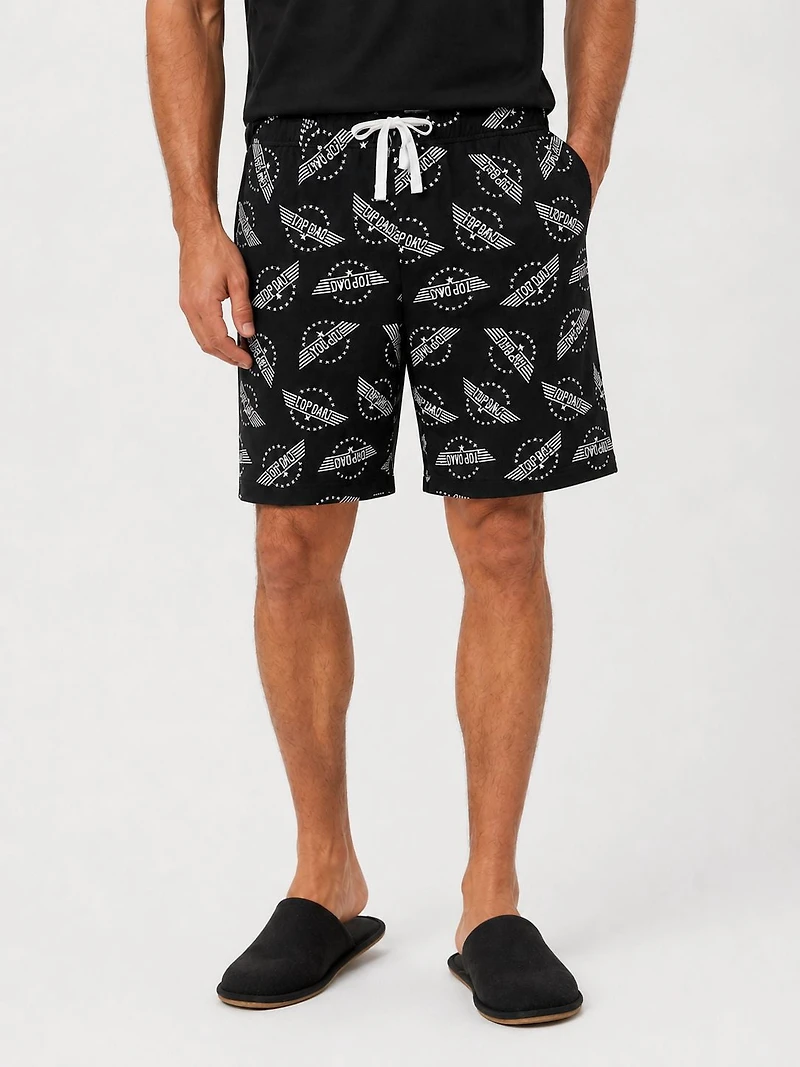 Short de nuit Under Disguise pour homme, idéal pour la fête des pères. Confortable, léger et respirant, il est doté de deux poches latérales. Ce short à motif est le cadeau parfait pour la fête des pères.