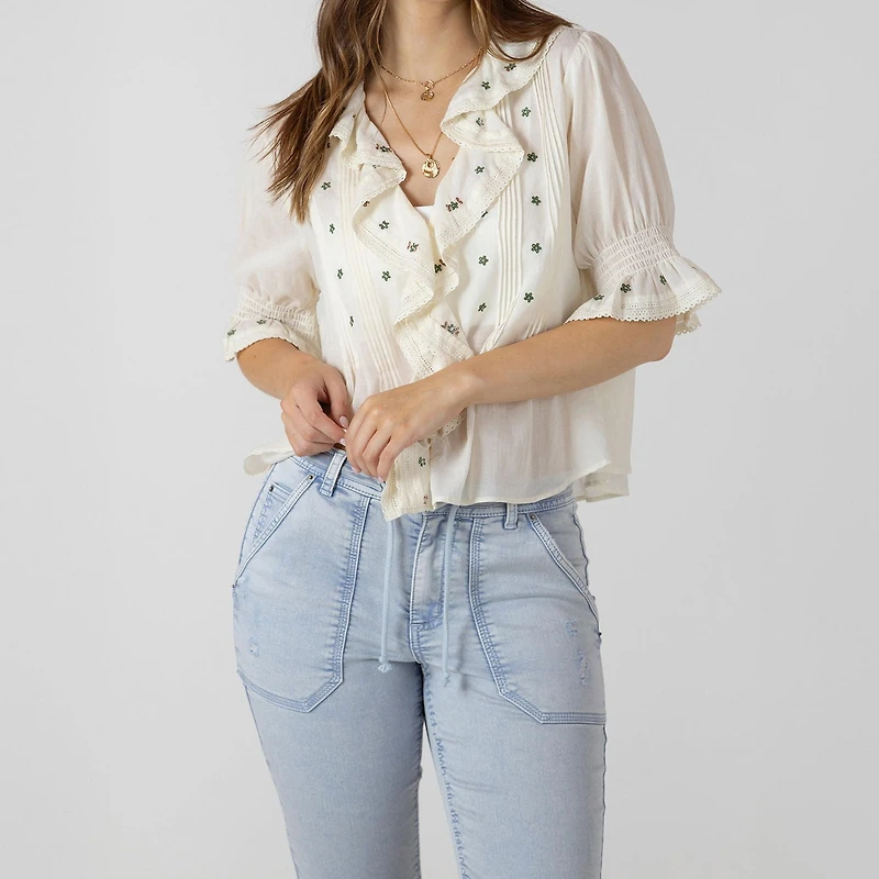 Devoted, Blouse brodée à volants