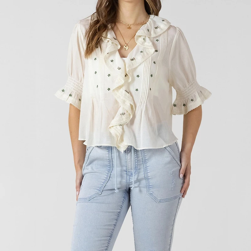 Devoted, Blouse brodée à volants