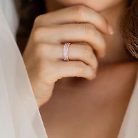 Ensemble de 3 bijoux, bague d’anniversaire de Miabella avec 1/10 Carat PBT de Saphir synthétique Blanc en Or à trois tons 10K