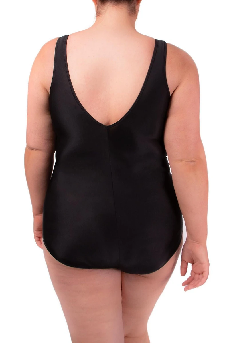 Ibiza Maillot taille plus très amincissant  avec col en V et lignes de couture princesse.Détail au dos en V est haut. Bonnets souples et panneau minceur pour un soutien supplémentaire.