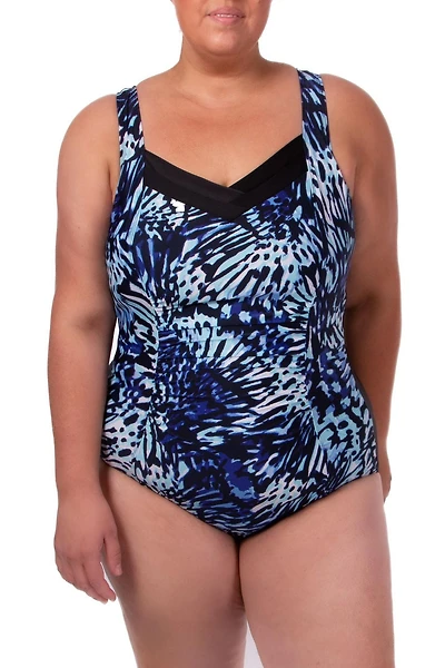 Ibiza Maillot taille plus très amincissant  avec col en V et lignes de couture princesse.Détail au dos en V est haut. Bonnets souples et panneau minceur pour un soutien supplémentaire.