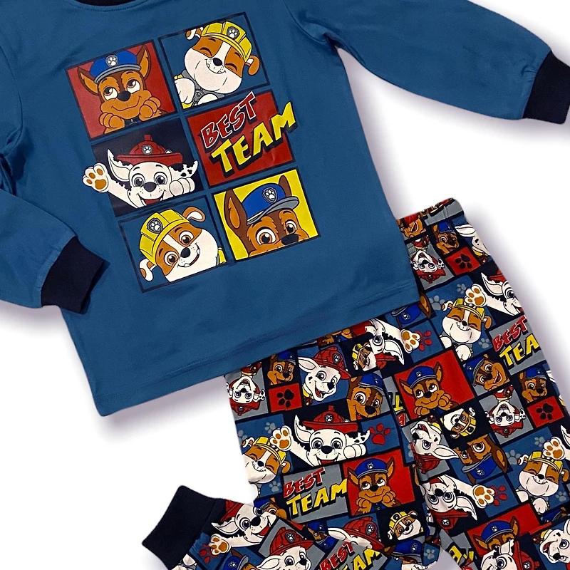 La Pat'Patrouille Ensemble pyjama pour tout-petit garçon. Cet ensemble de pyjama 2 pièces pour garçon comprend un haut à col rond à manches longues et un pantalon long avec une taille élastique et