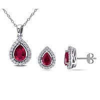 Ensemble de pendentif et de boucles d'oreille auréoles Tangelo de forme goute avec saphirs blancs et rubis synthétiques 4,88 CT PBT en argent sterling, 18 po