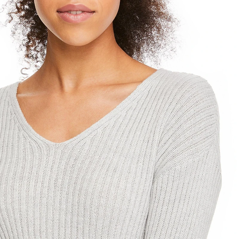 No Boundaries Women's V-Neckline Sweater