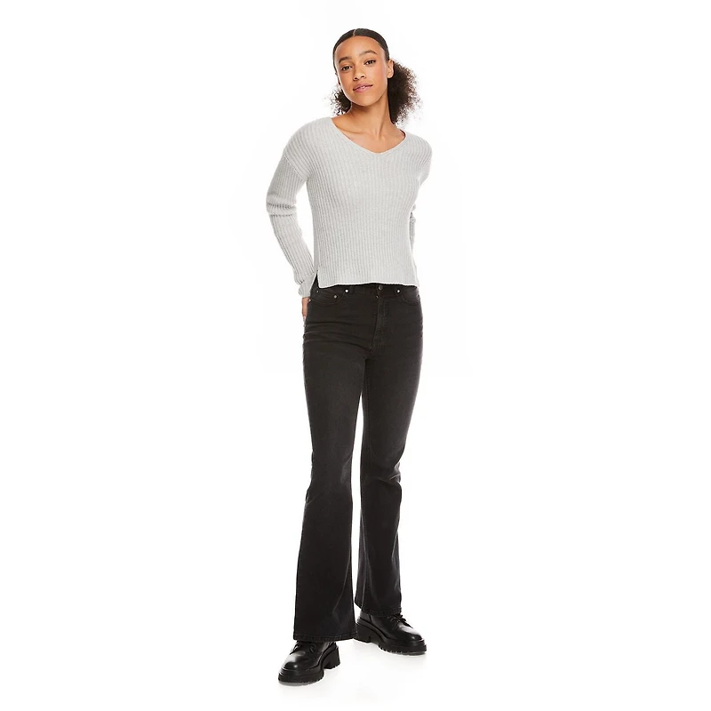 No Boundaries Women's V-Neckline Sweater