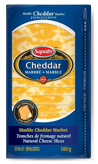Tranches de fromage naturel à 31 % M.G. Cheddar marbré de Saputo