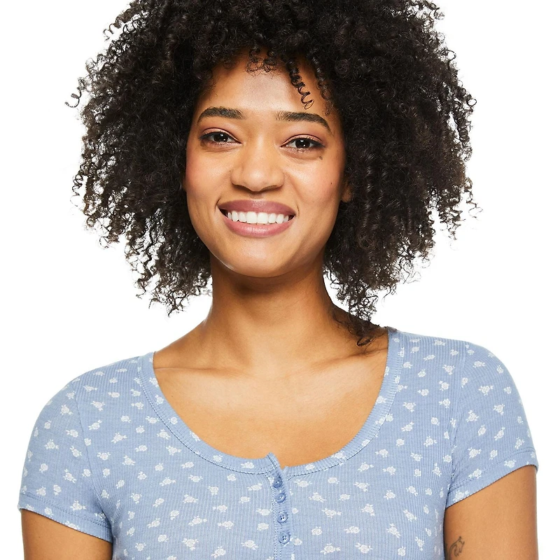 T-shirt henley No Boundaries pour femmes