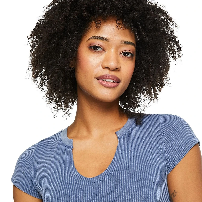 No Boundaries Women's Seamless Tee