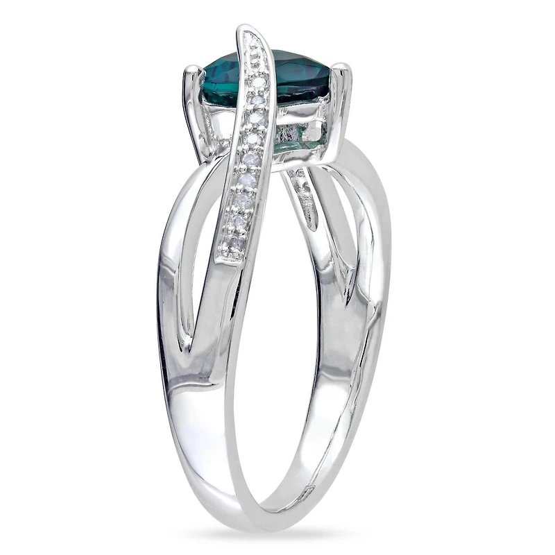 Bague croisée Tangelo avec émeraude synthétique de forme cœur 1 CT PBT et accents de diamants en argent sterling