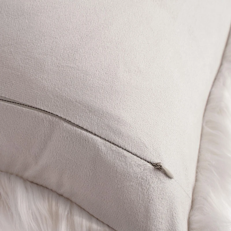 Coussin en fausse fourrure