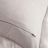 Coussin en fausse fourrure