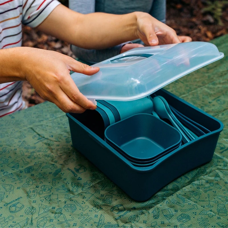 Coghlan's 4- Person Tableware Set, Compact and easy to transport