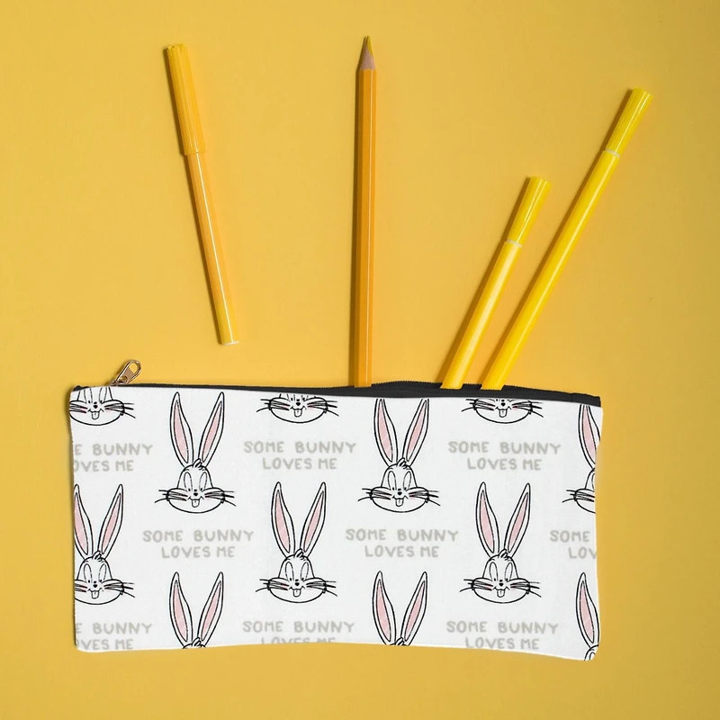 Tissu au mètre en coton Fabric Creations à motif de vert clair avec Bugs Bunny "Some Bunny Loves Me"