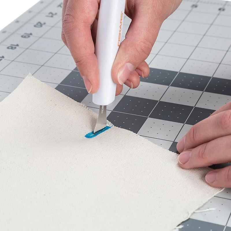 Couteau à tissu Easy Change de Fiskars (3 lames) Passer facilement d’une tâche