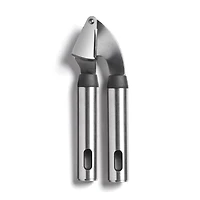 Starfrit Gourmet STEEL Presse-Ail, Grande Capacité, Manche en Acier Inoxydable 430 Durable, Compartiment Pivotant Pour Nettoyage Facile, Va au Lave-Vaisselle Le Presse-ail Starfrit Gourmet Steel possède un manche en acier inoxydable durable, grande capacité pour plusieurs gousses et un compartiment pivotant pour un nettoyage facile. Va au lave-vaisselle. Longueur : 19,2 cm.