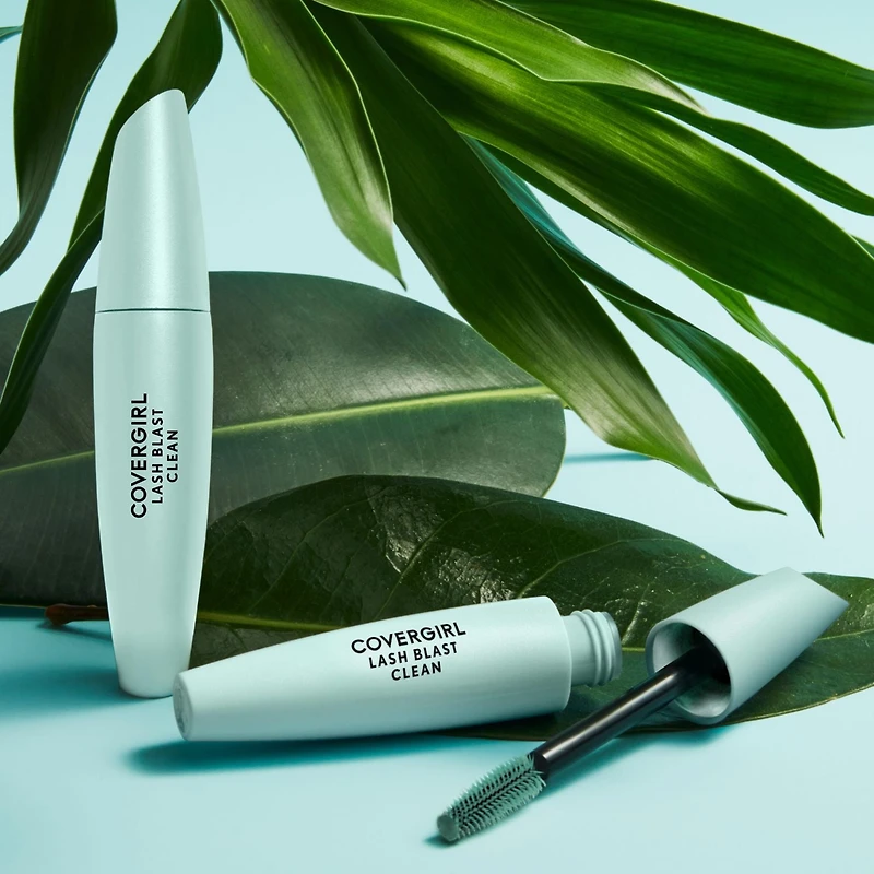 COVERGIRL Mascara Lash Blast Clean, formulé sans parabènes, sulfates, huile minérale et talc, infusé d'huiles d'argan et de marula