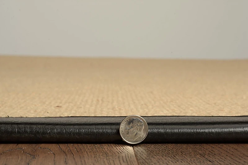 Tapis Athena sisal et PU noir 9 pi 10 po x 13 pi