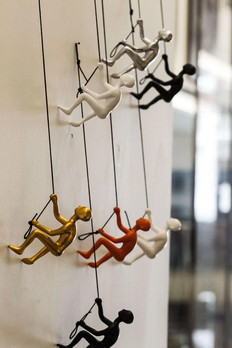 CLIMBING MAN
