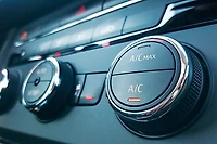 Kit de recharge et d'étanchéité mobile Duracool® 12a pour petits systèmes de climatisation mobiles R-134a. Contient du réfrigérant, SealQuick, un thermomètre de ventilation, un tuyau de charge avec ma Petit kit déjoints auto 134