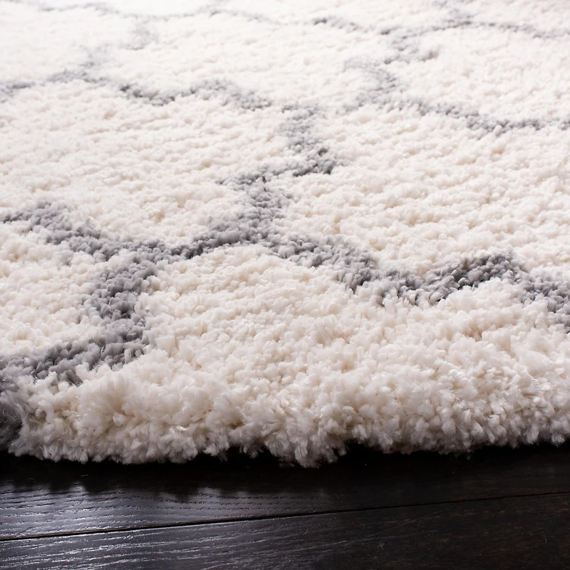 Safavieh Fontana Hilda Geometric Plush Shag Area Rug
