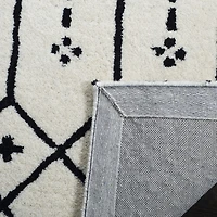 Safavieh Himalaya Darin Geometric Area Rug
