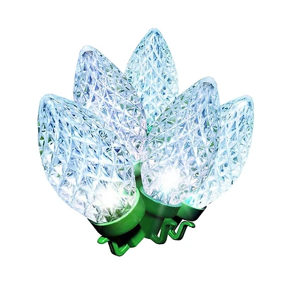 Lot de 100 lumières de Noël C9 à DEL blanc froid Holiday Time, taille diamant, avec fil vert, 58 pieds Espace entre les ampoules de 8 po (20,3 cm)