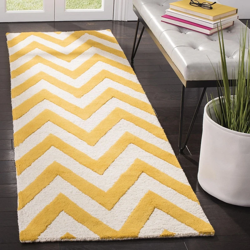 Safavieh Cambridge Kaitlyn Zig Zag Stripes Area Rug