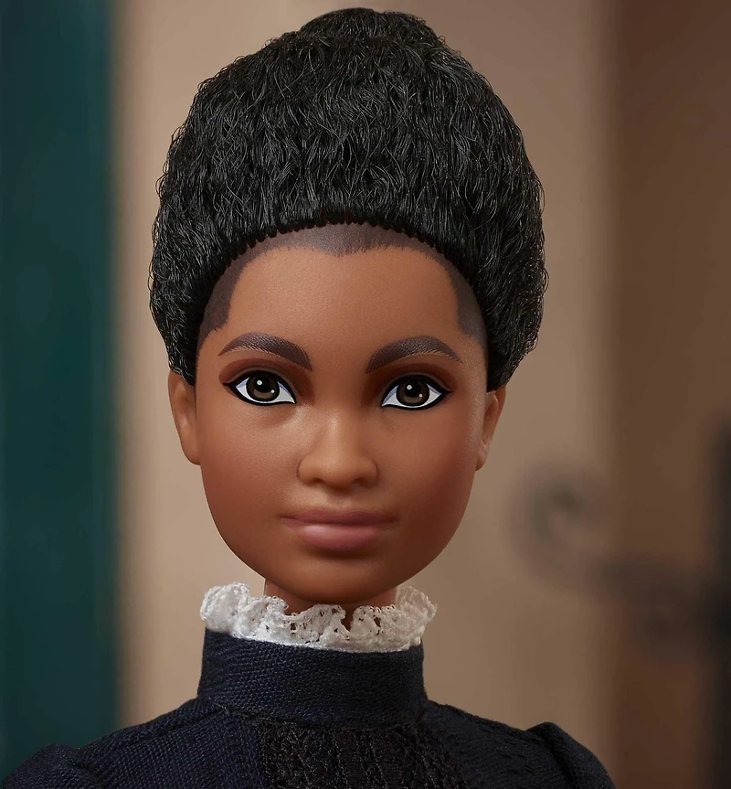 Poupée Ida B. Wells Femmes Inspirantes Barbie avec journal