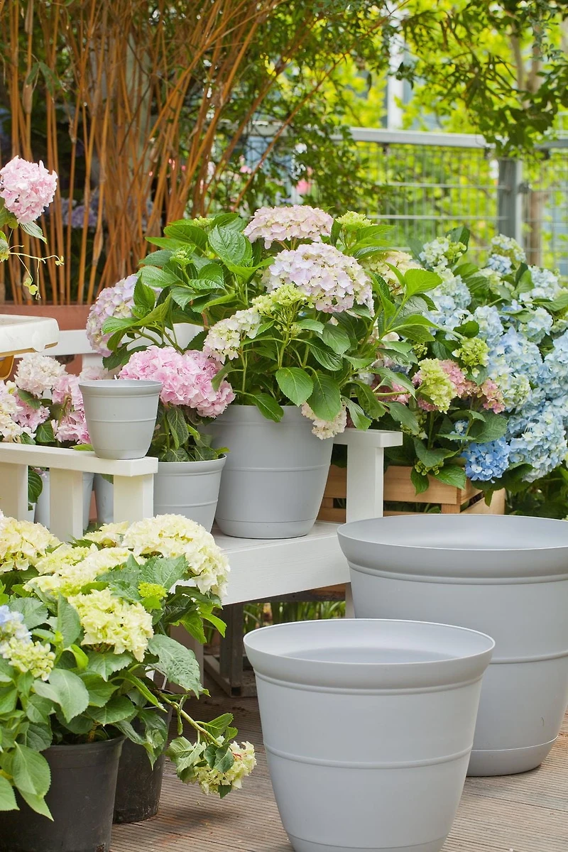Hometrends Indoor Basic Bell Black, White and Grey Planter, Black Planter