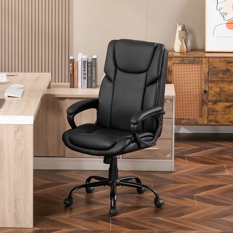 Chaise de bureau ergonomique à dossier haut en cuir Mainstays Executive, noire. Conçue pour les adultes, cette chaise est idéale pour les professionnels, les travailleurs à distance et les étudiants u