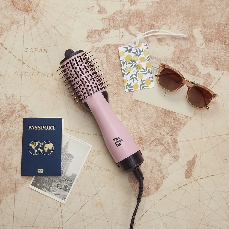 Mini brosse sèche cheveux ovale tout-en-un The Knot Dr. de Conair® La brosse à air chaud