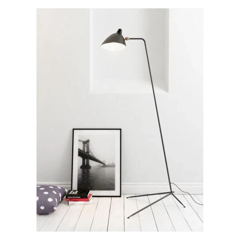Simmon Lamp made of Steel frame in Black
