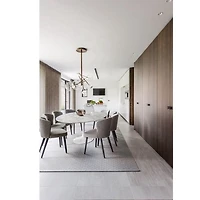 Table de salle à manger ovale élégante Bria avec plateau en marbre et base en aluminium blanc