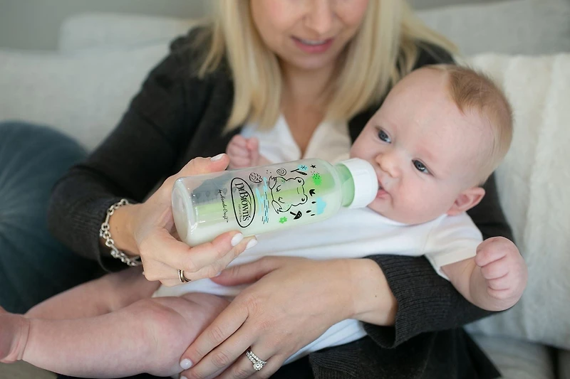 Dr. Brown's Natural Flow Anti-Colic Options+ Narrow Baby Bottle, Pig & Frog, 8 oz/250 ml, with Level 1 Slow Flow Nipple, BPA Free, 0m+, 2-Pack