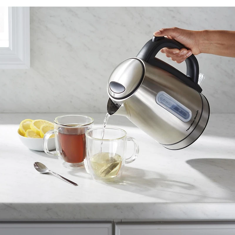 Bouilloire électrique 1.7 litre en inox avec anneau lumineux DEL Hamilton Beach 41037C 1,7 litre
