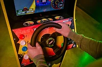 Machine d’Arcade Deluxe Arcade1Up The Fast & The Furious – Borne debout de 1,64 mètre, 2 jeux d’arcade classiques, écran LCD de 43,18 cm