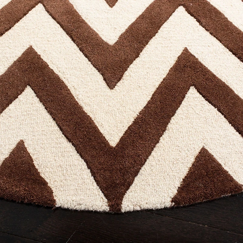 Safavieh Cambridge Kaitlyn Zig Zag Stripes Area Rug