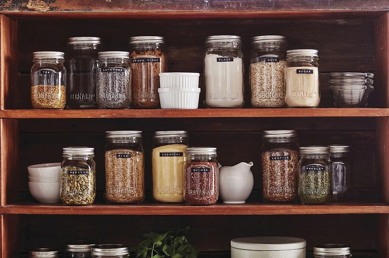 Bernardin Smooth-Sided Mason Jars with Lids and Bands, Regular Mouth, 250 mL