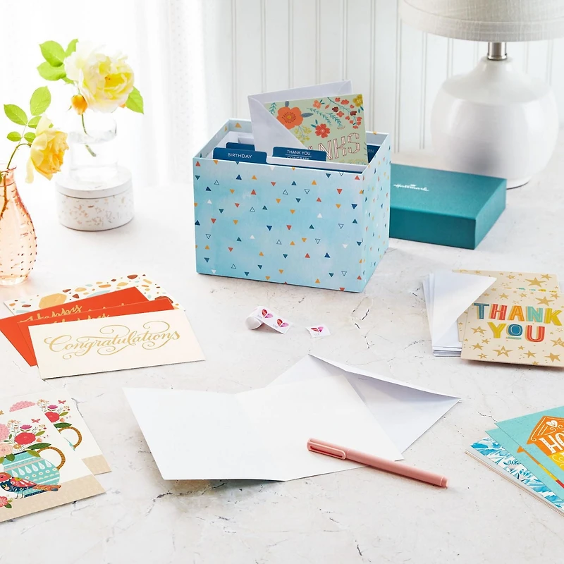 Boîtes de cartes variées pour toutes les occasions et intercalaires pour organiser les cartes, Hallmark (Paquet de 100 cartes) – fête, remerciement, félicitations, mariage, bébé, « Je pense à toi », c