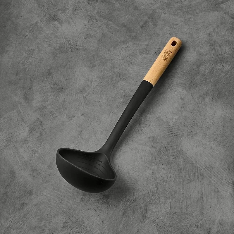 Thyme & Table Louche en silicone avec manche en hêtre Noir Louche