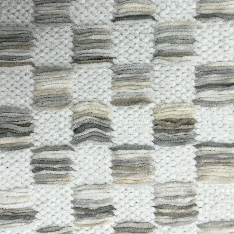 Pouf À Main Plat À La Main Sur Le Support En Bois Et Gris