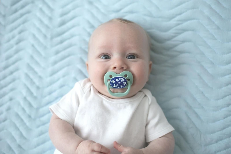 Dr. Brown’s® Advantage™ 100% Silicone, Glow in the Dark Pacifier Sunset Blue Ocean 0-6M, 4 pack, 4 Pack