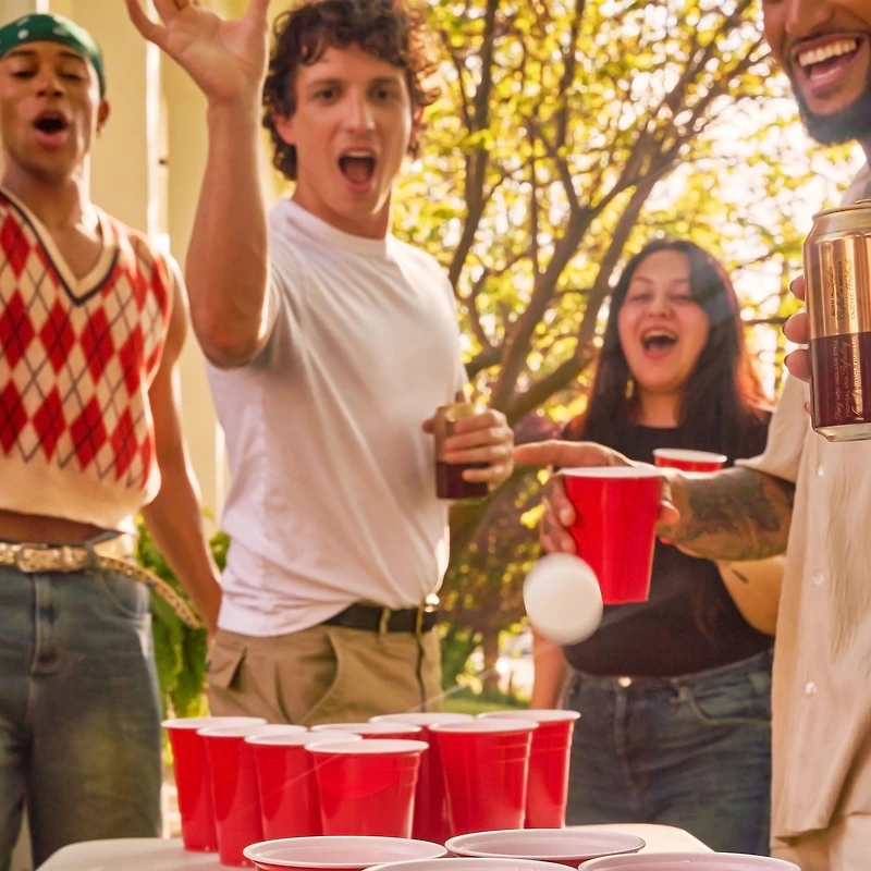 Party Pong Bundle par Buzzed – Kit de jeux à boire pour adultes avec 20 gobelets, 4 balles de ping-pong, 2 dés, un jeu de cartes et instructions pour 10+ jeux Pack de pong de fête
