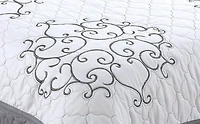 Couvre-lit brodé Marina Decoration, couvre-lit ultra doux et uni, parure de lit d'été avec taie d'oreiller matelassée, motif mandala argenté